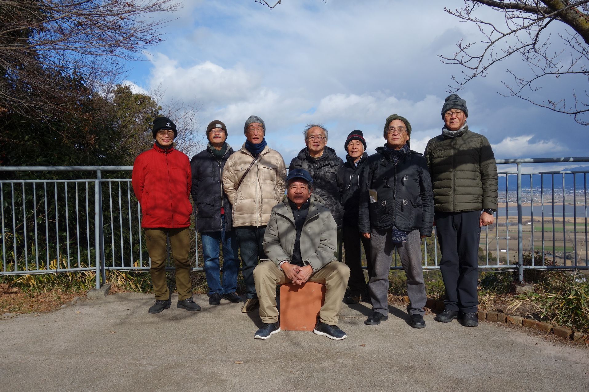 １４．八幡山にて