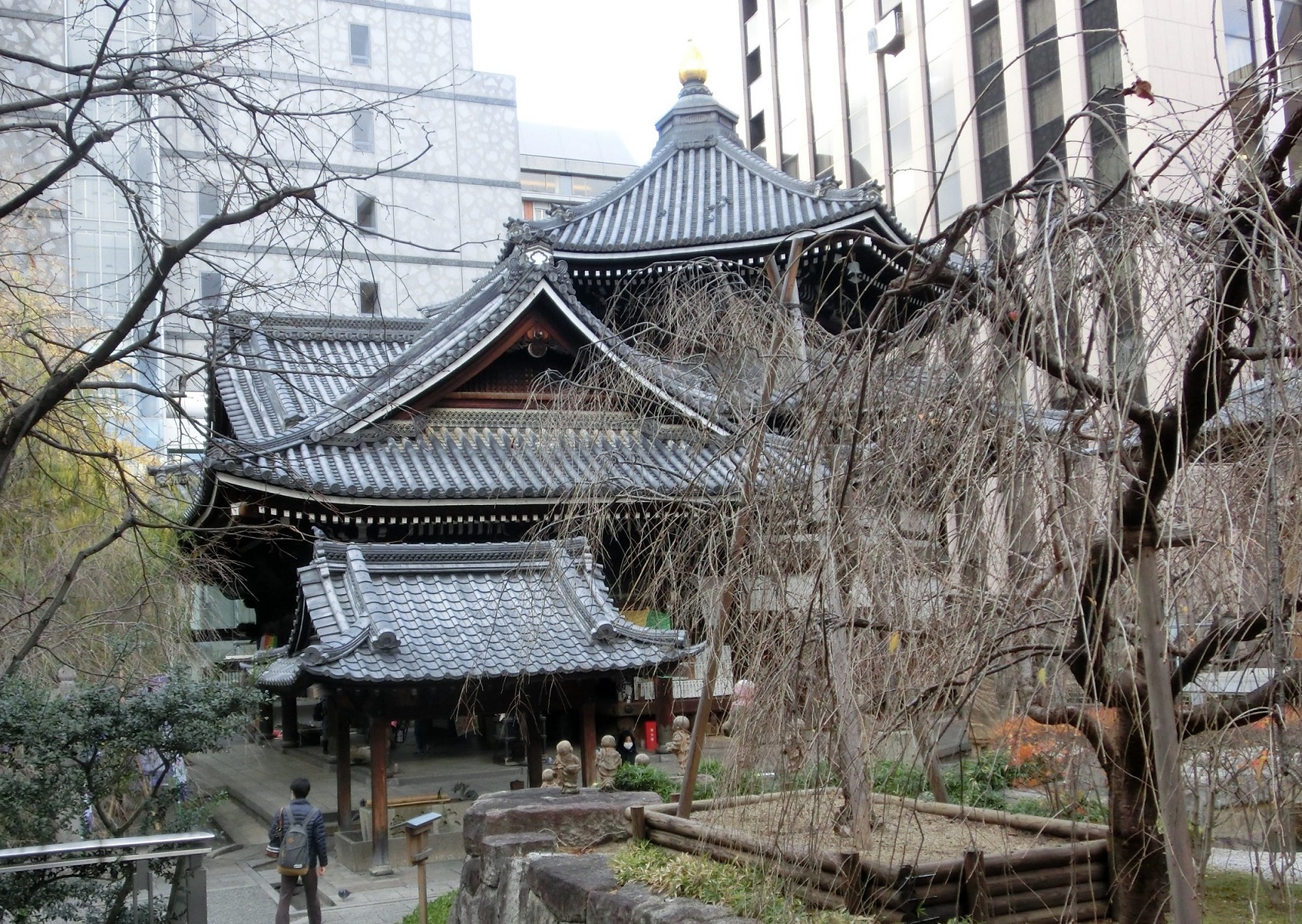 聖徳太子建立と伝わる六角堂
