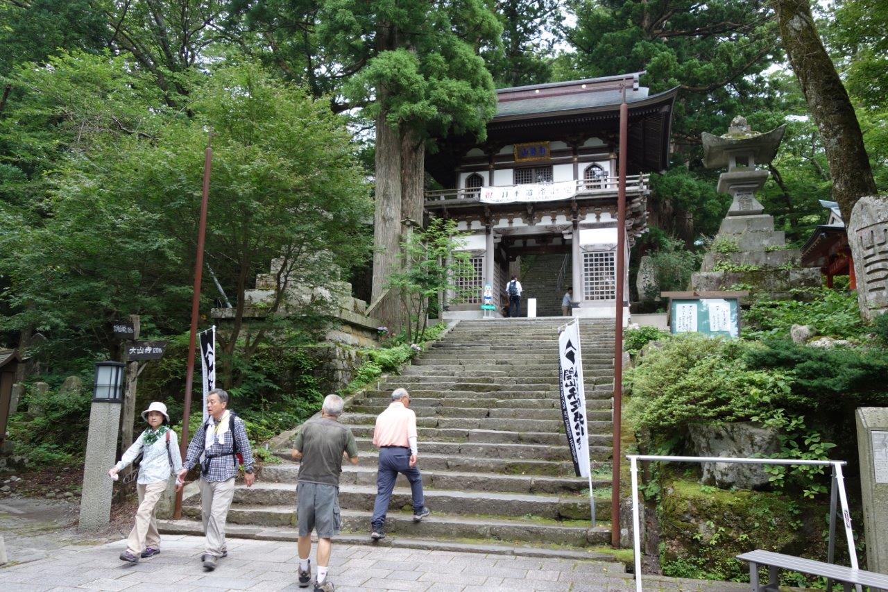 9. 荷物を置いて、早速大山寺を散策