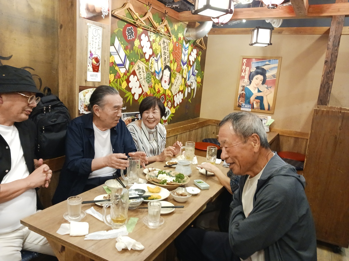17)岡本さんに隠れて岡田さんがいます