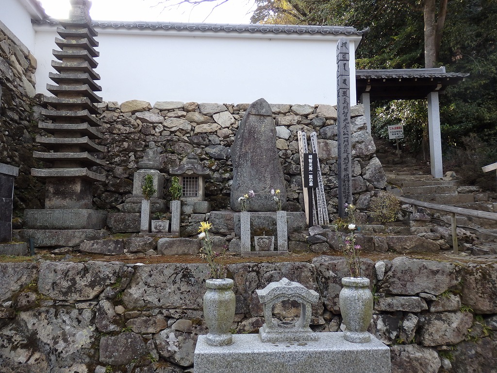 明智一族の墓