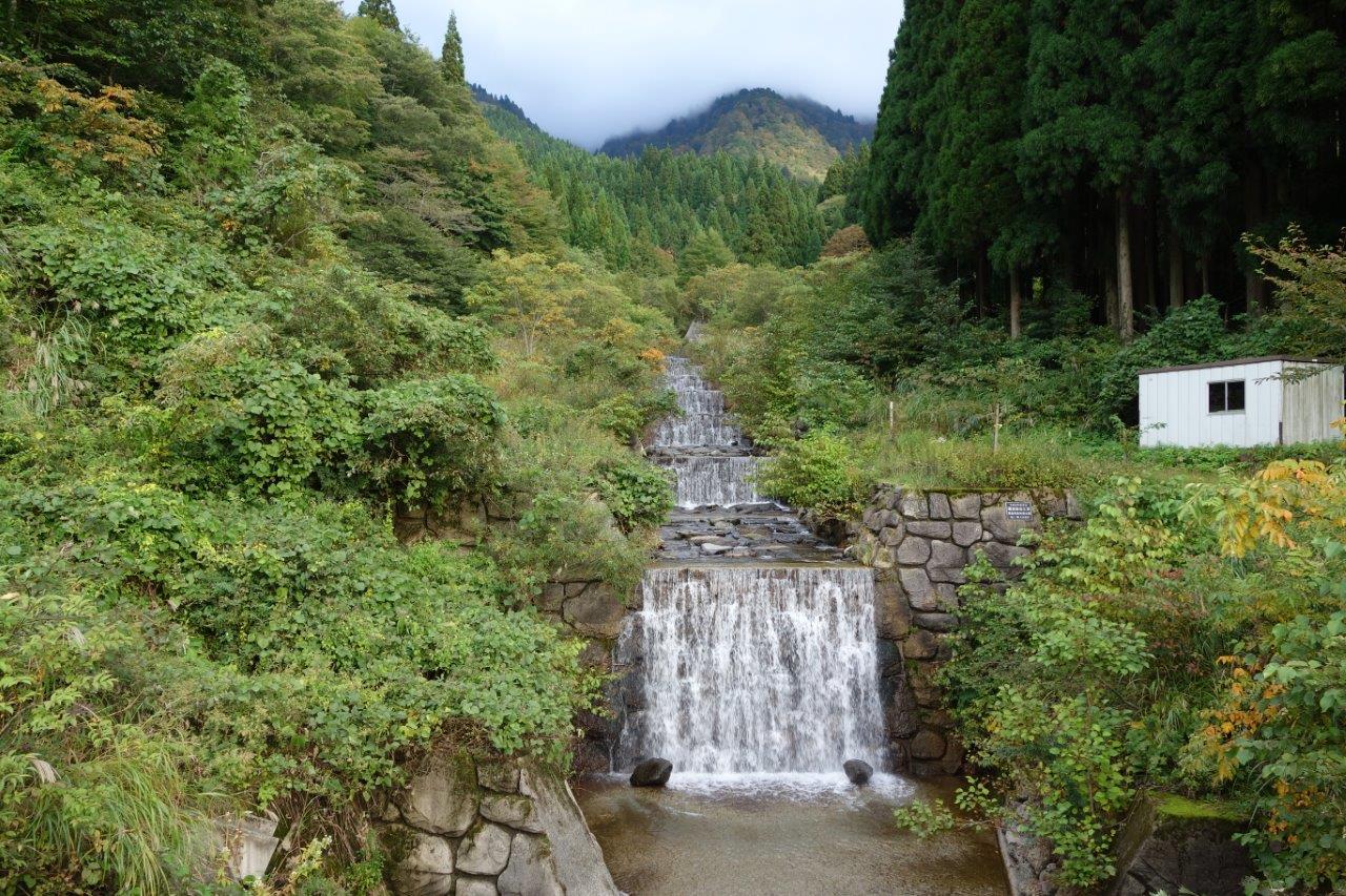 20. 国道沿いにあった治山ダム