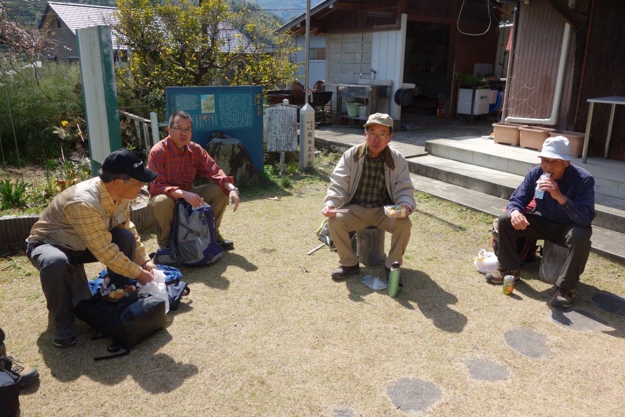 20. 阿弥陀寺で昼食①