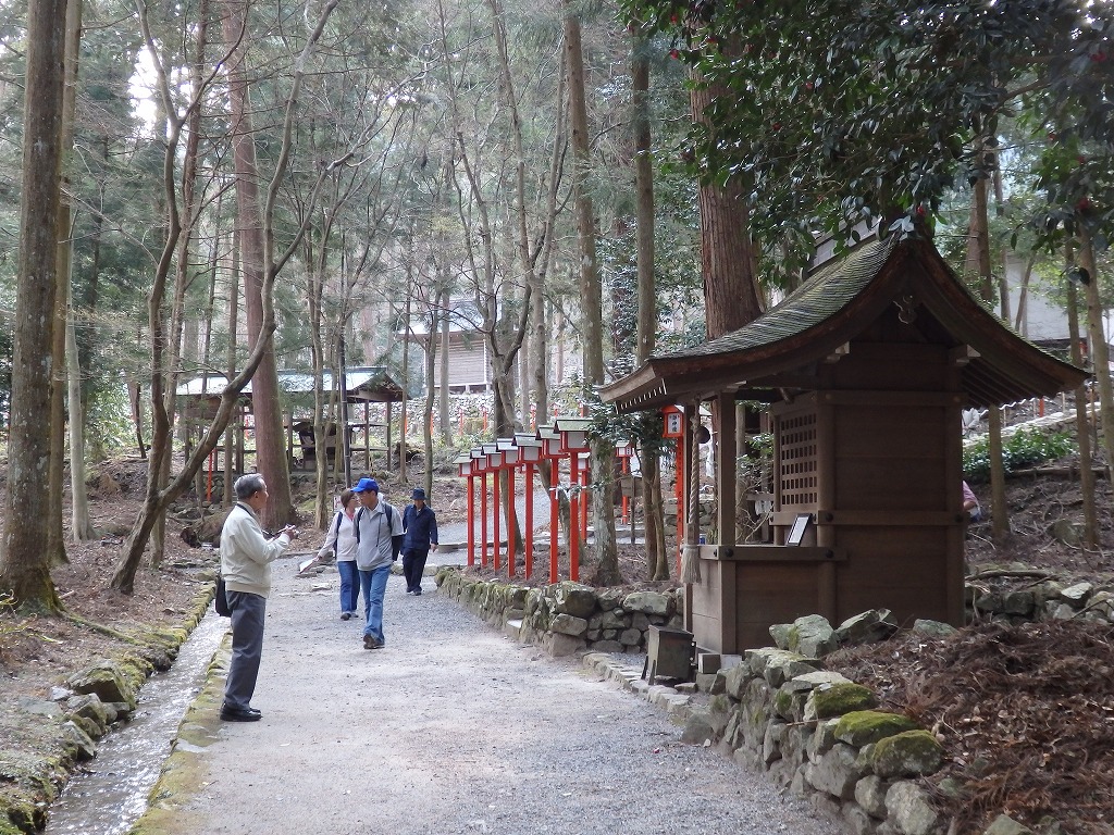 西本宮から東本宮に向かう