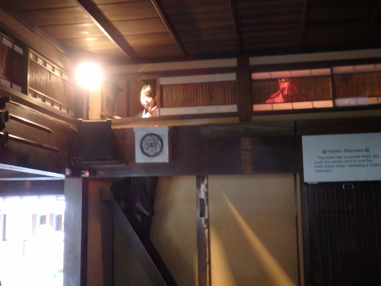 ⑥忍者屋敷で二階の隠し部屋にあがる隠し階段