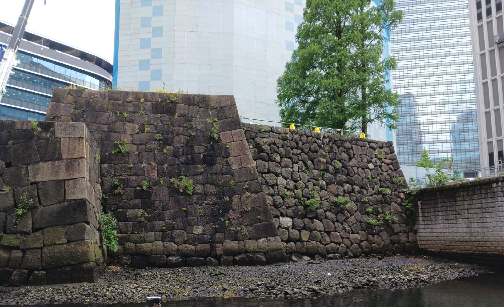 15)江戸城外堀の石垣