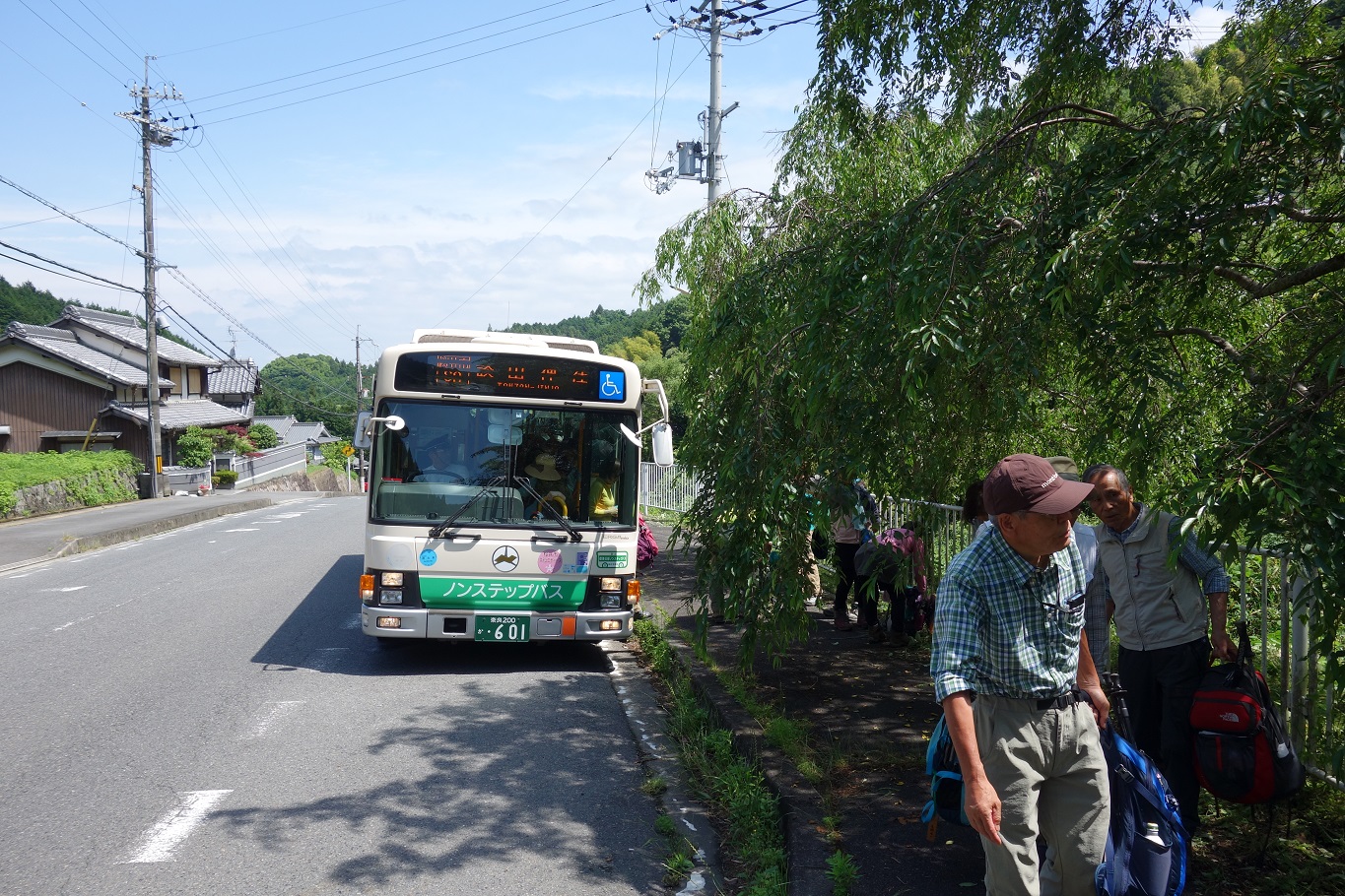 1. 下居バス停で下車
