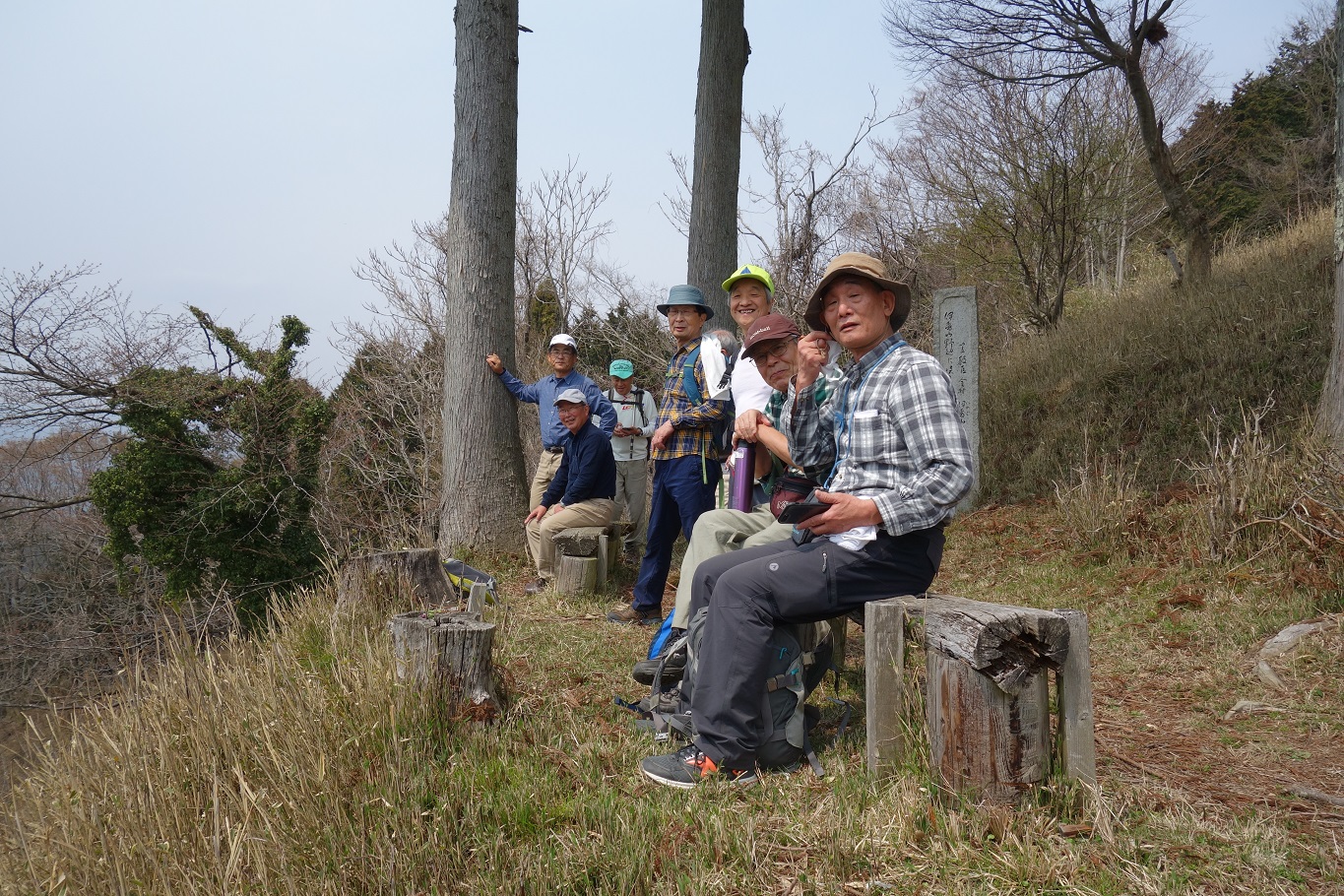 11. リフト山上駅付近から琵琶湖を望む（ここで昼食）