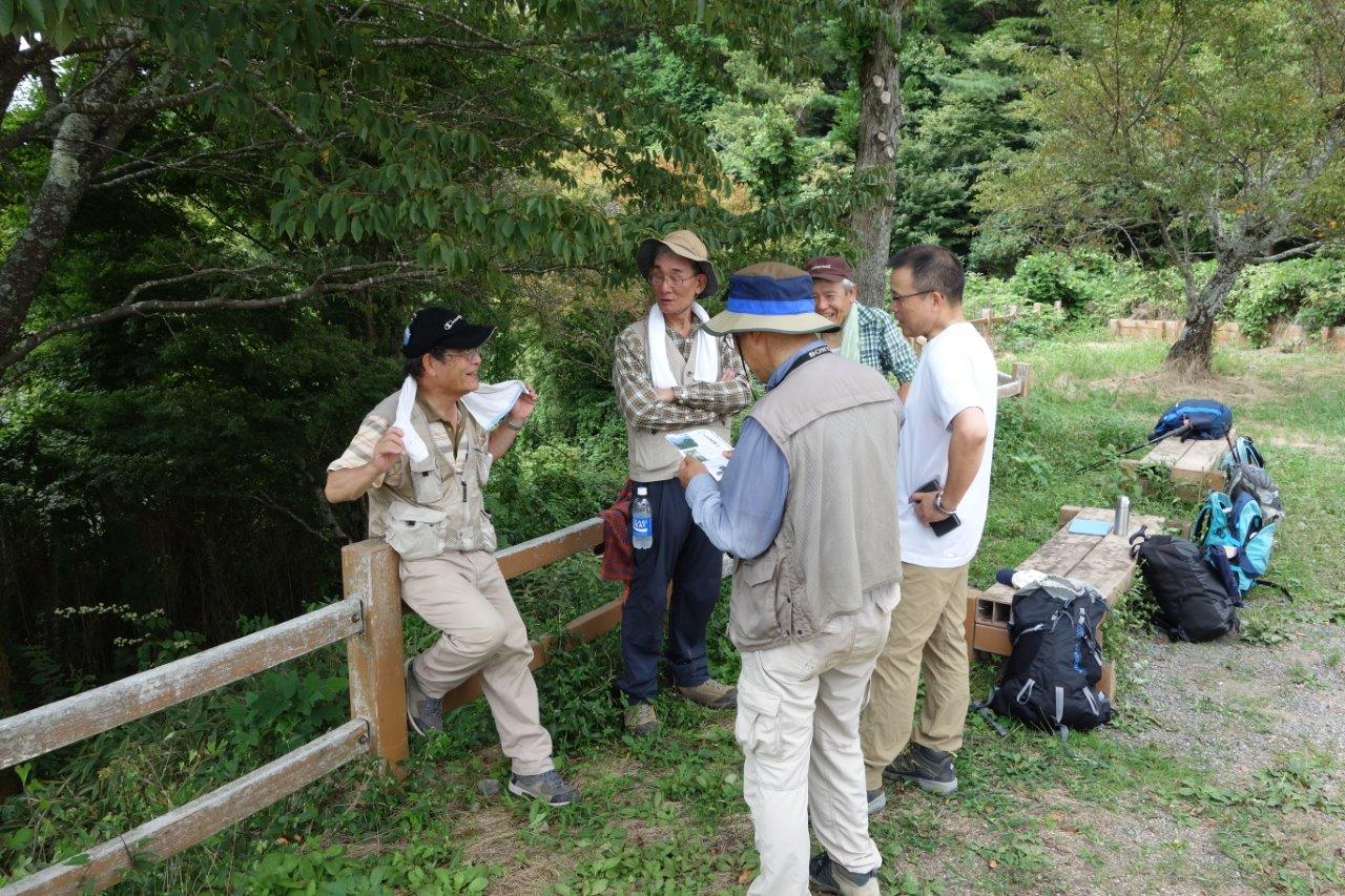 26. 山頂広場に着き、これから昼食