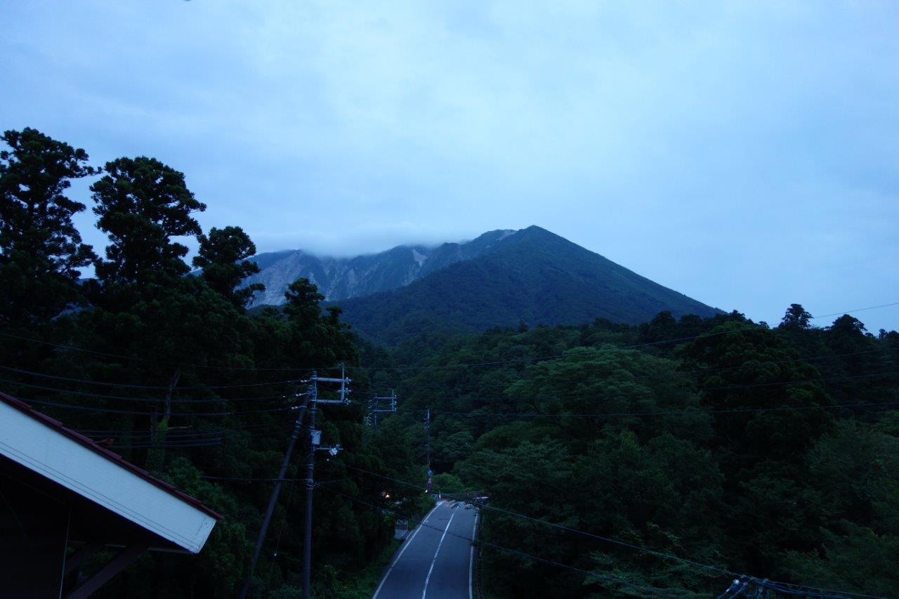 0515 明け方の大山（旅館から）