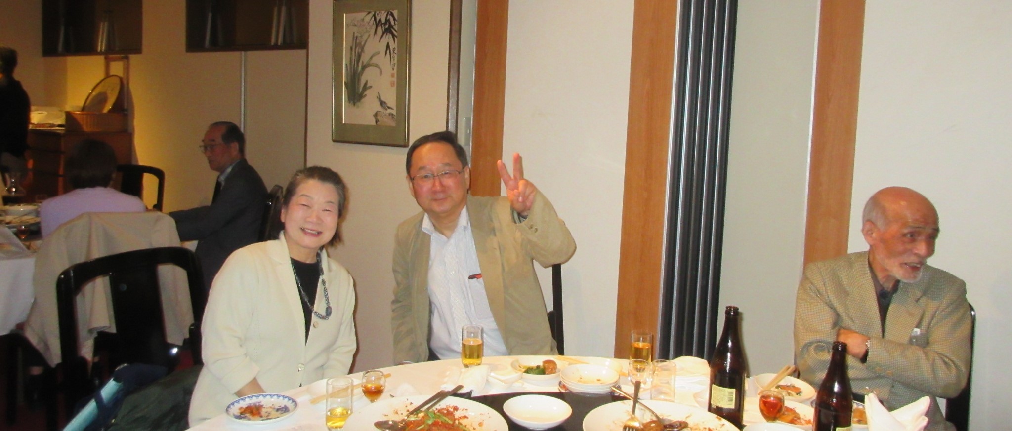 12）岡田さんと上野さん　小島さんは誰と？