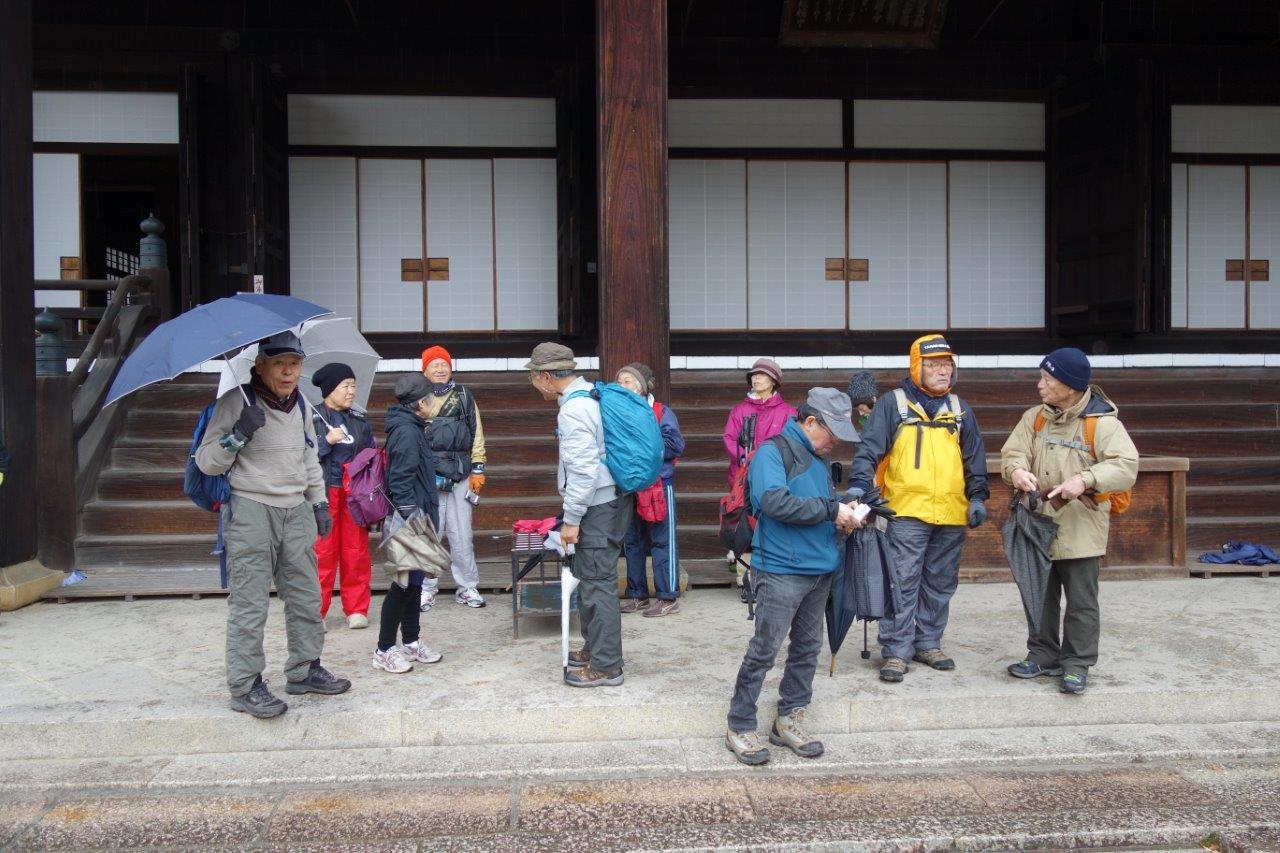 16. 御影堂に参る