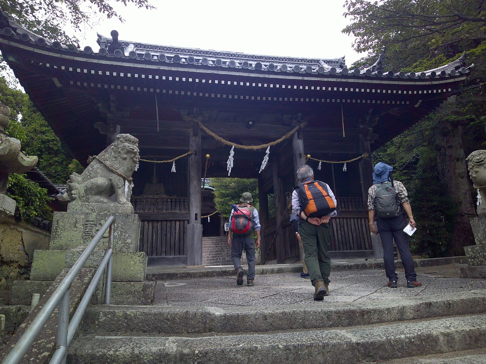７．大避神社山門