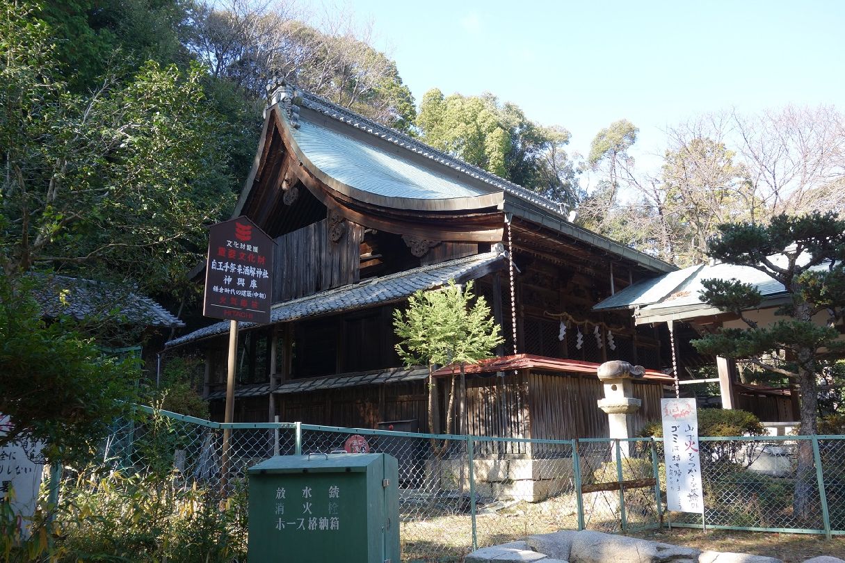 １５．酒解神社神興庫（重文）