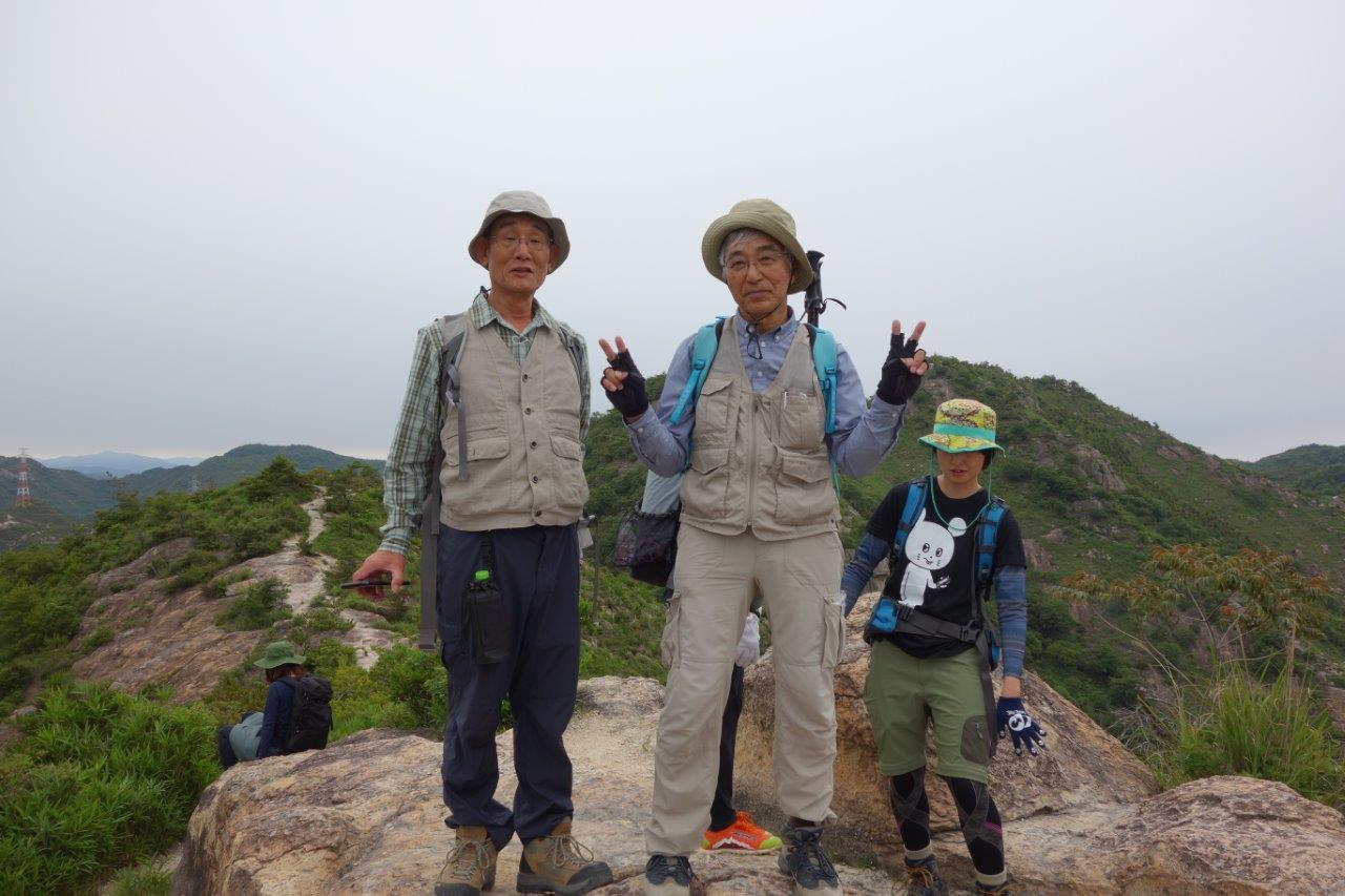 13. 百閒岩を登り終えて一休み②
