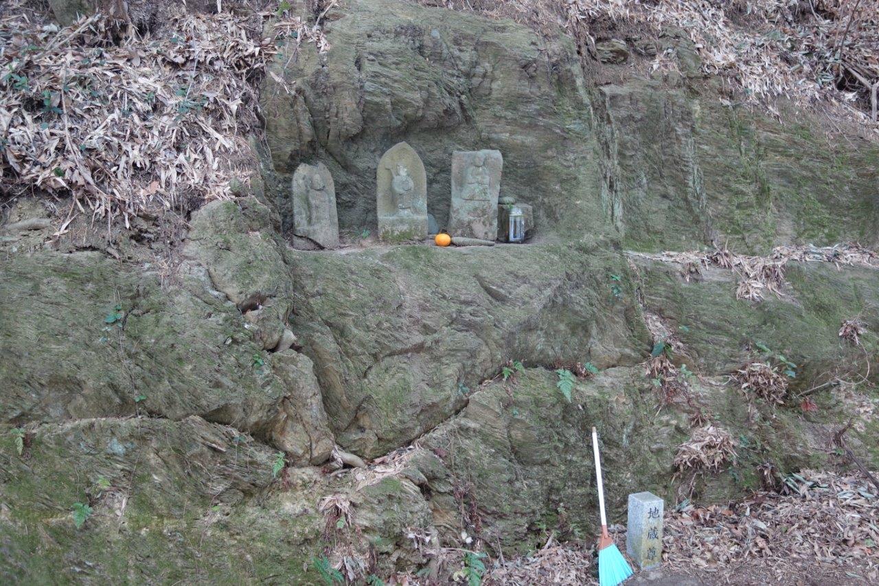 15. 藤白峠のお地蔵さん