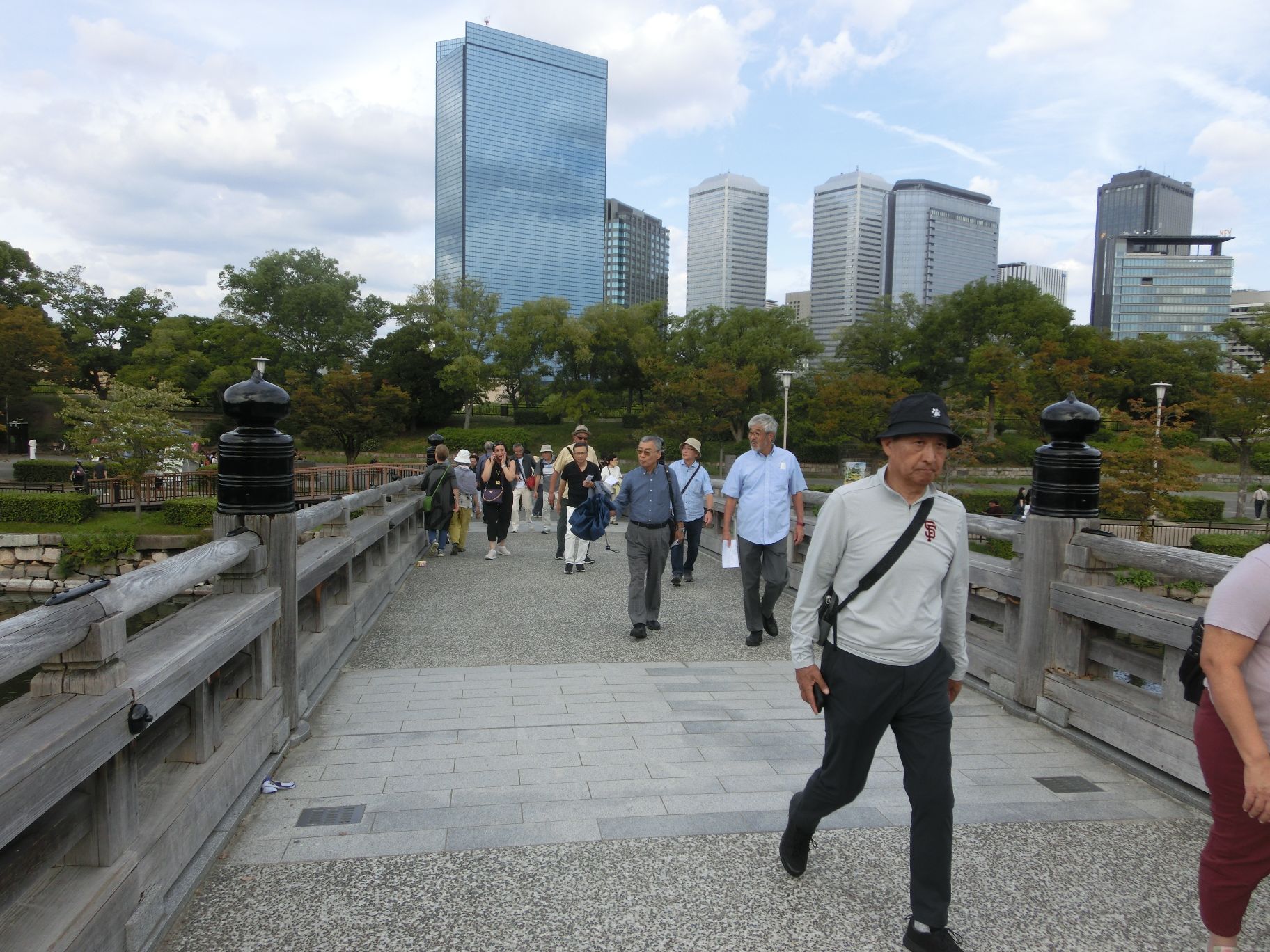 極楽橋を渡って本丸へ