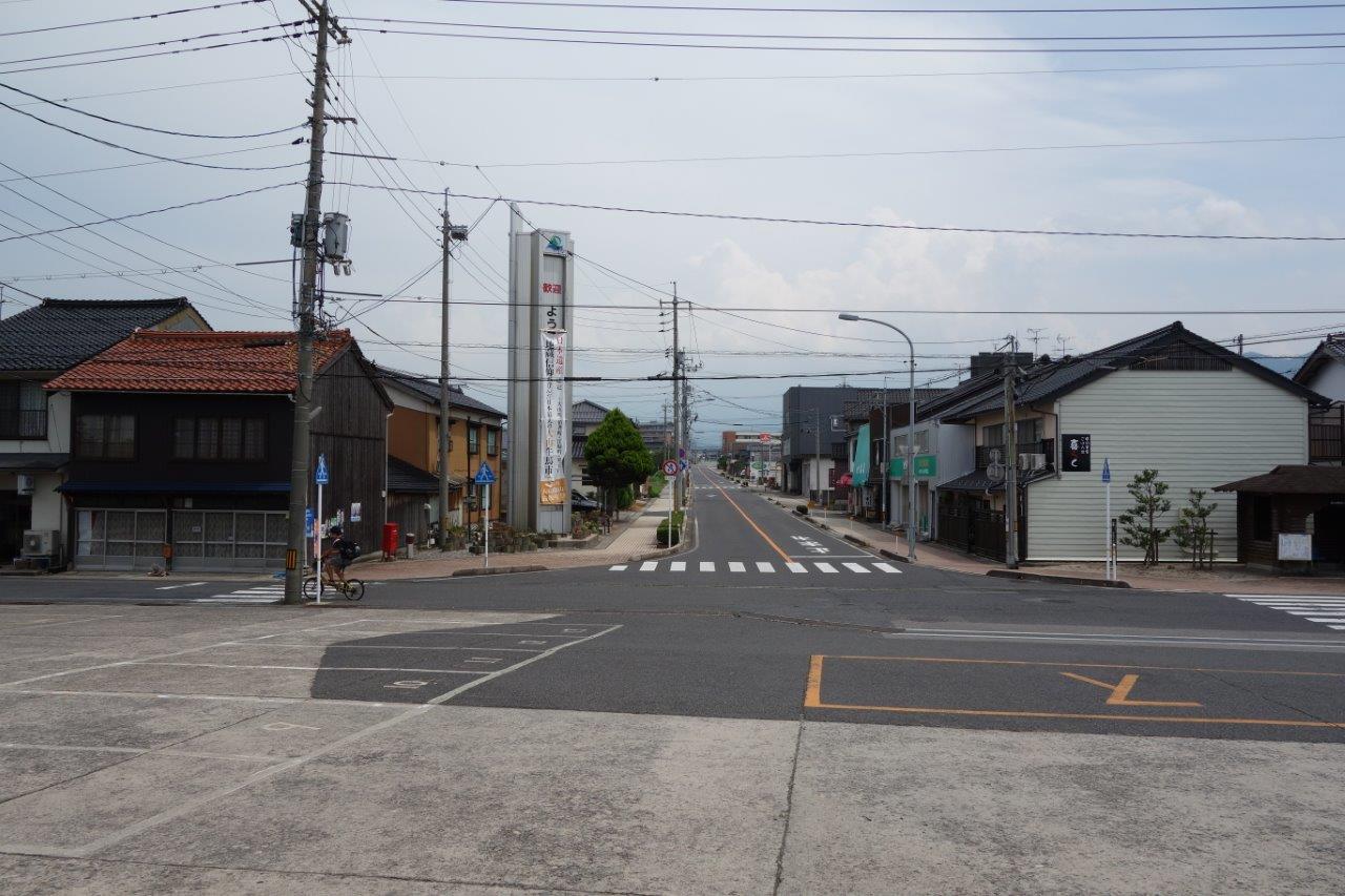 4. 駅前風景
