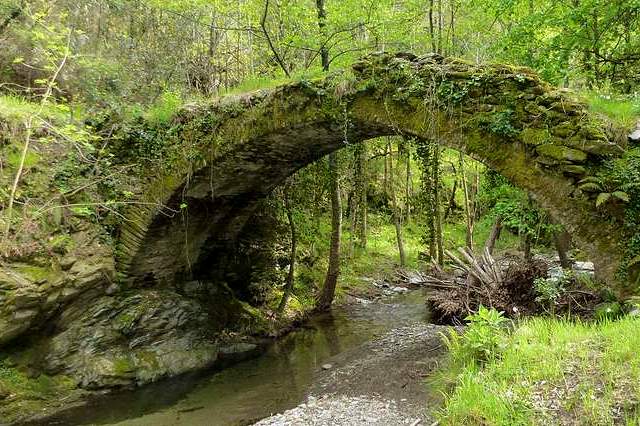 Pont en pierres de schiste Vallée Longue Cevennes - LOZERE Photo©NadineVilas