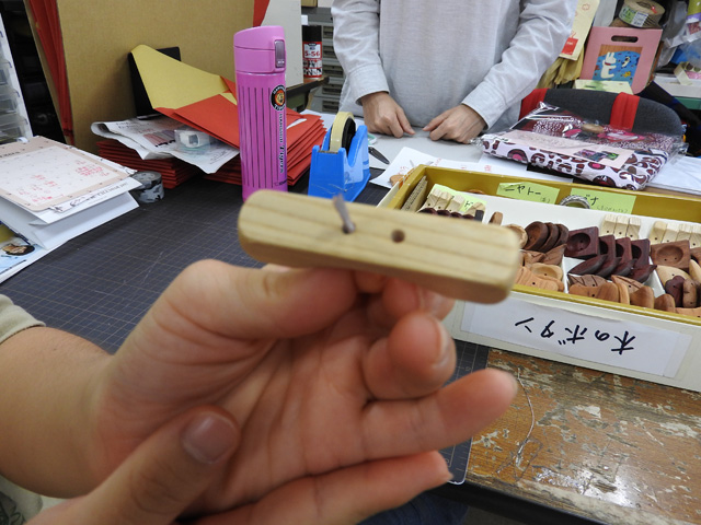 (ボタンは穴の中までしっかり研磨)
