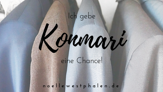 Marie Kondo Konmari aufgeräumt organisiert organisation ordentlich anzüge anzug kleiderschrank bügel