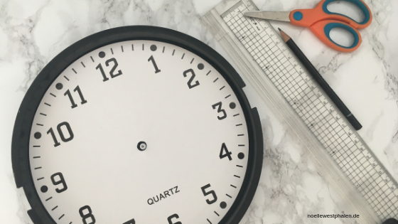 Uhr Material Schere Zeiger Lineal basteln DIY Lernuhr Selbermachen selber machen Zahlen