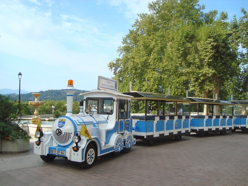 Le petit train touristique de Pau - 64 Pyrénées Atlantiques - Découvrez la ville de Pau en petit train !