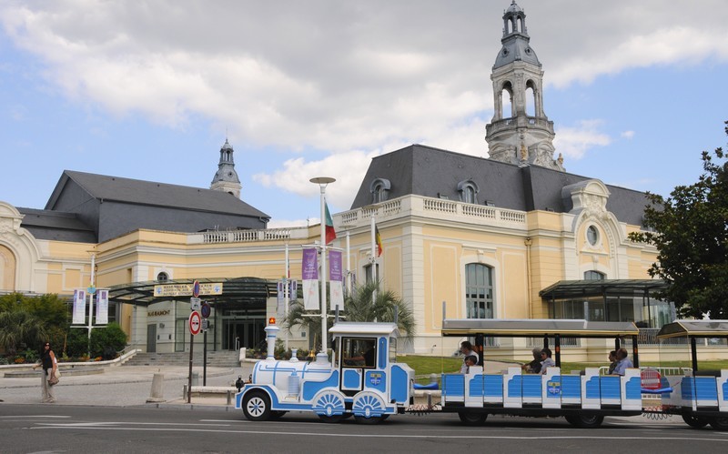 Le petit train touristique de Pau - 64 Pyrénées Atlantiques - Découvrez la ville de Pau en petit train !