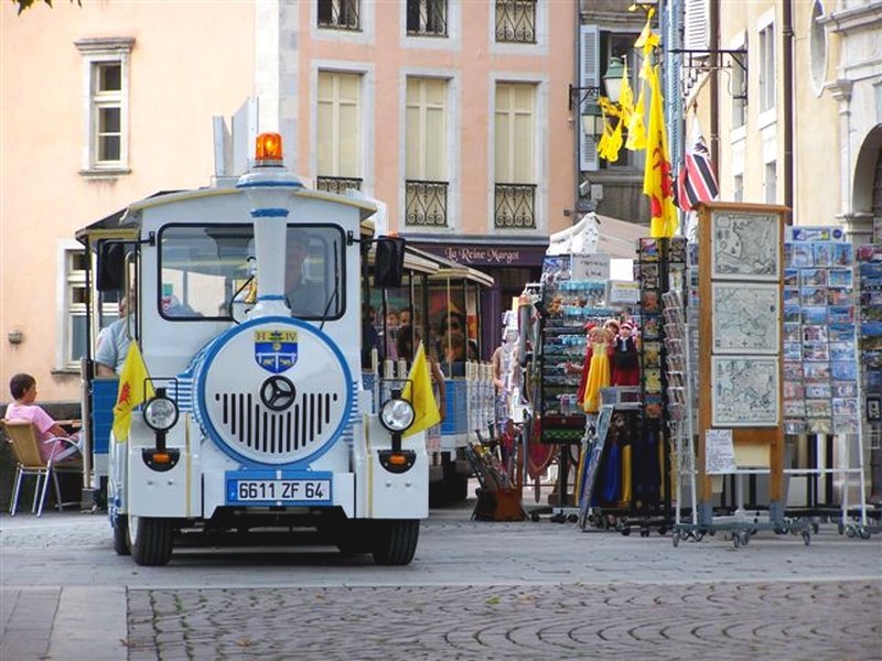 Le petit train touristique de Pau - 64 Pyrénées Atlantiques - Découvrez la ville de Pau en petit train !