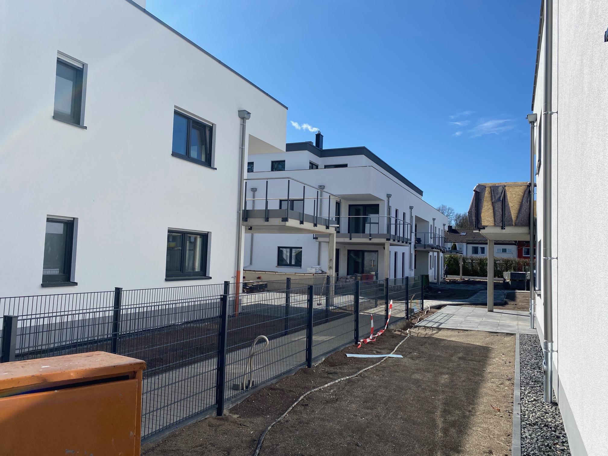 Haus 5 mit Blick auf die Häuser 3 und 4