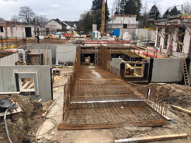 die Tiefgrarageneinfahrt