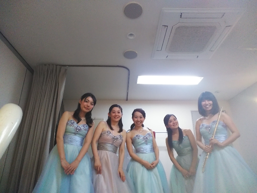 発表会講師演奏後に楽屋にて♪