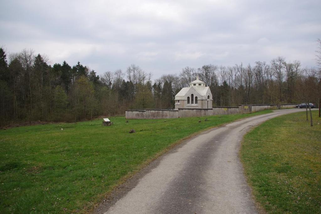 Blick von der damaligen Hauptstraße zur Kapelle