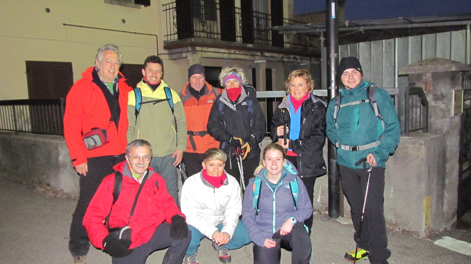 IN PIEDI DA SINISTRA: GABRIO, FABRIZIO, MIRCO, SABRINA, FLAVIA E PAOLO. ACCOSCIATI: GIANNI BAFFO, CHIARA E GIULIA