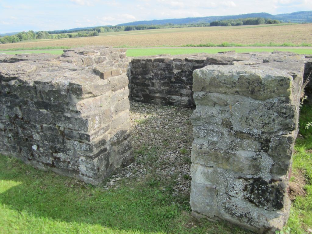 Rekonstruiertes südliches Tor (Porta principalis dextra)