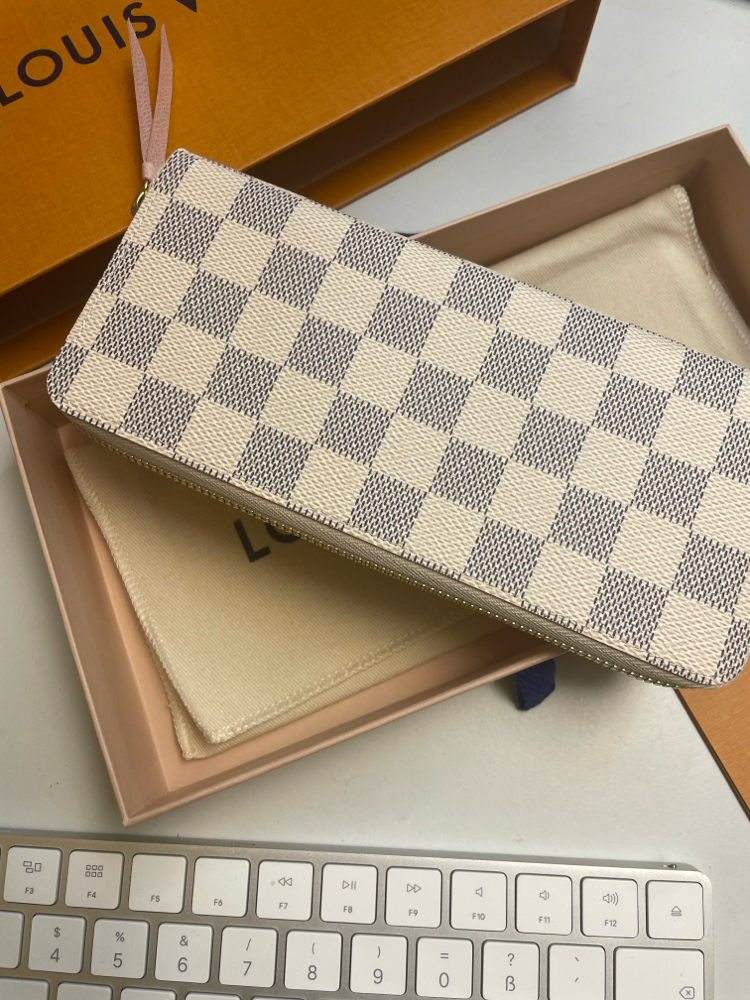 Wallet Louis Vuitton chess pattern
