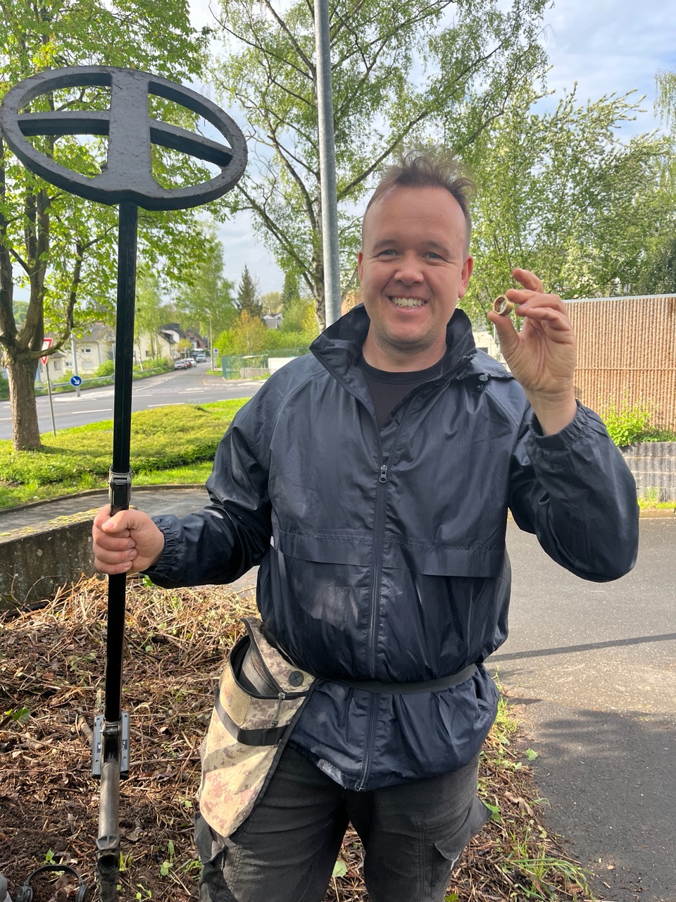 Goldring im Kompost verloren