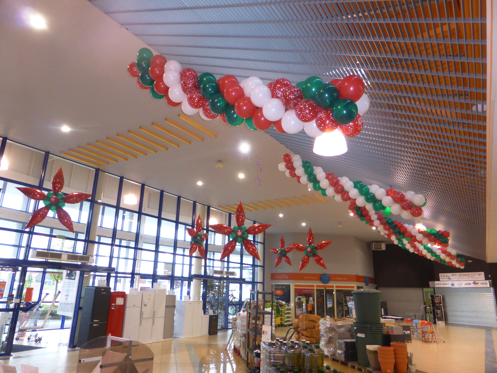 Décoration de ballons Noël Super U - Décoration de ballons pour mariage