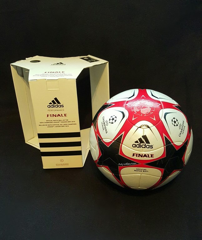 Der offizielle Spielball der ADIDAS Champions League Final Ball vom Finale 2009/10 in Madrid.