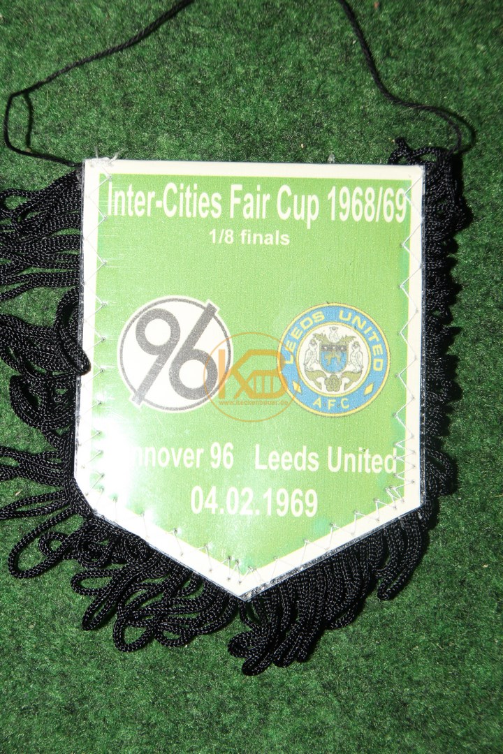 Alter Wimpel von Hannover 96 vom Inter-Cities Fair Cup 1968/69 gegen Leeds United am 04.02.1969.