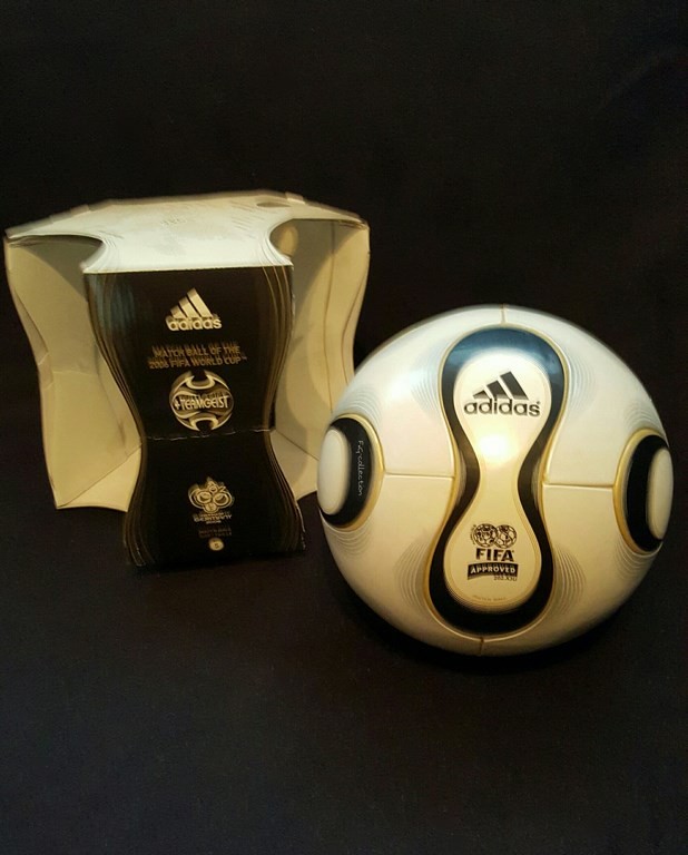 ADIDAS Teamgeist der offizielle Spielball von der WM 2006 in Deutschland mit Originalverpackung.