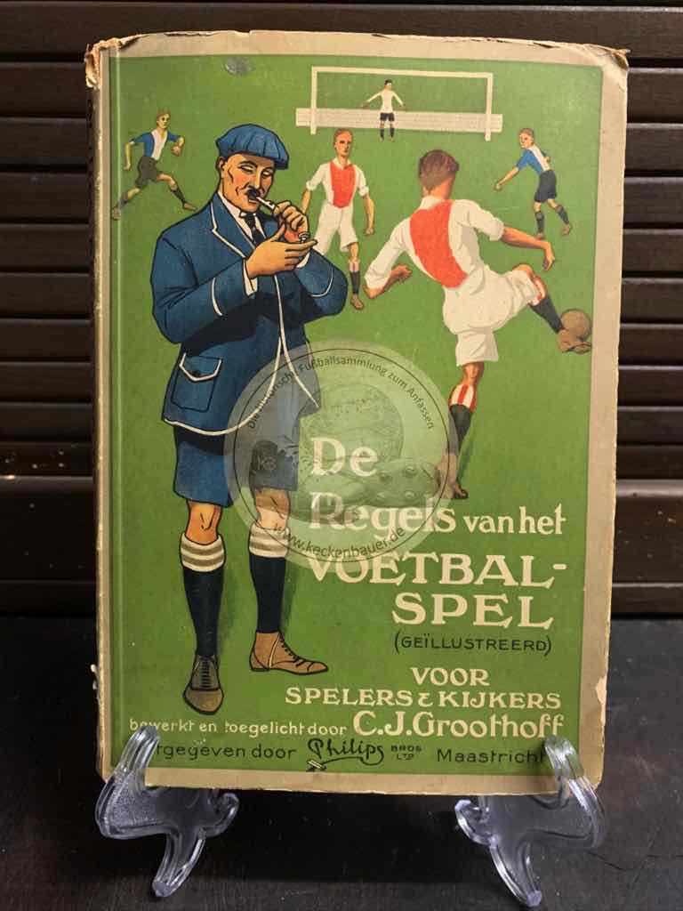 Fußballsammelalbum von Gebr. Philips Tabaksindustrie Maastricht De Regels van het Voetbalspel aus dem Jahr 1924 aus den Niederlanden komplett