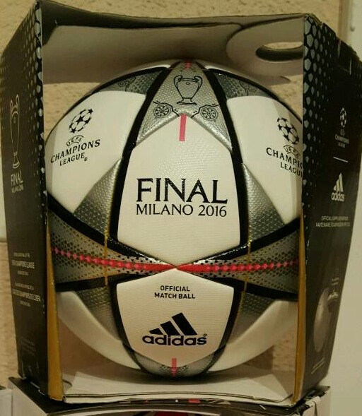 Final Milano der ADIDAS Champions League Final Ball vom Finale 2015/16 in Mailand mit Originalverpackung.