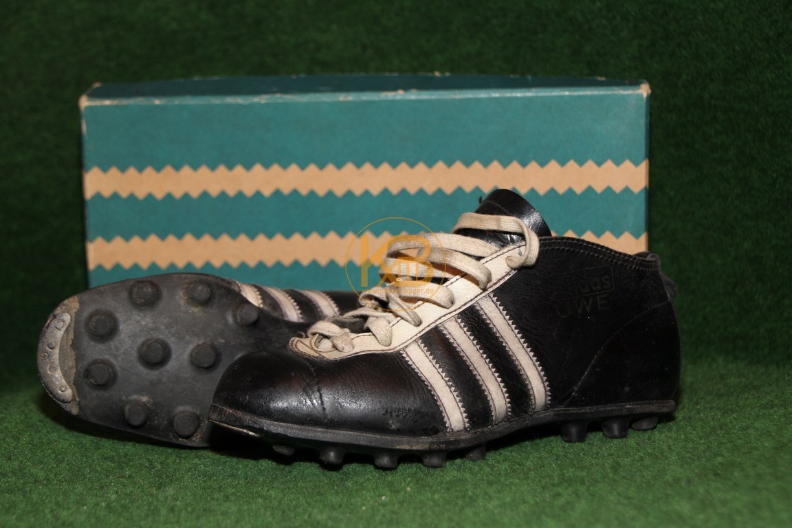 Adidas Uwe mit Gumminocken. Hergestellt in den späten 50er Jahren, gut zu erkennen an der schwarzen Sohle und dem alten Originalkarton.