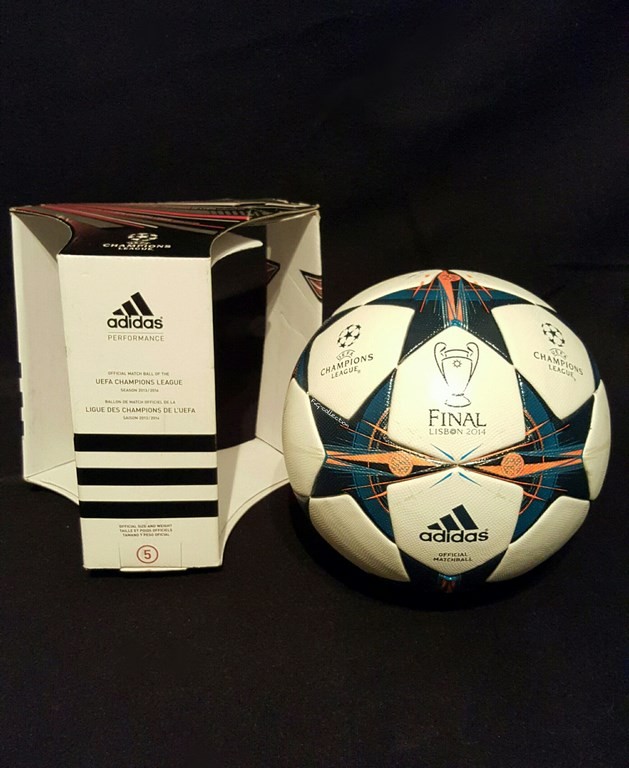 Der offizielle Spielball der ADIDAS Champions League Final Ball vom Finale 2013/14 in Lissabon mit Originalverpackung.