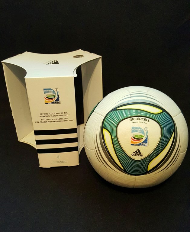 ADIDAS Speedcell der offizielle Spielball von der Frauen WM 2011 in Deutschland mit Originalverpackung.