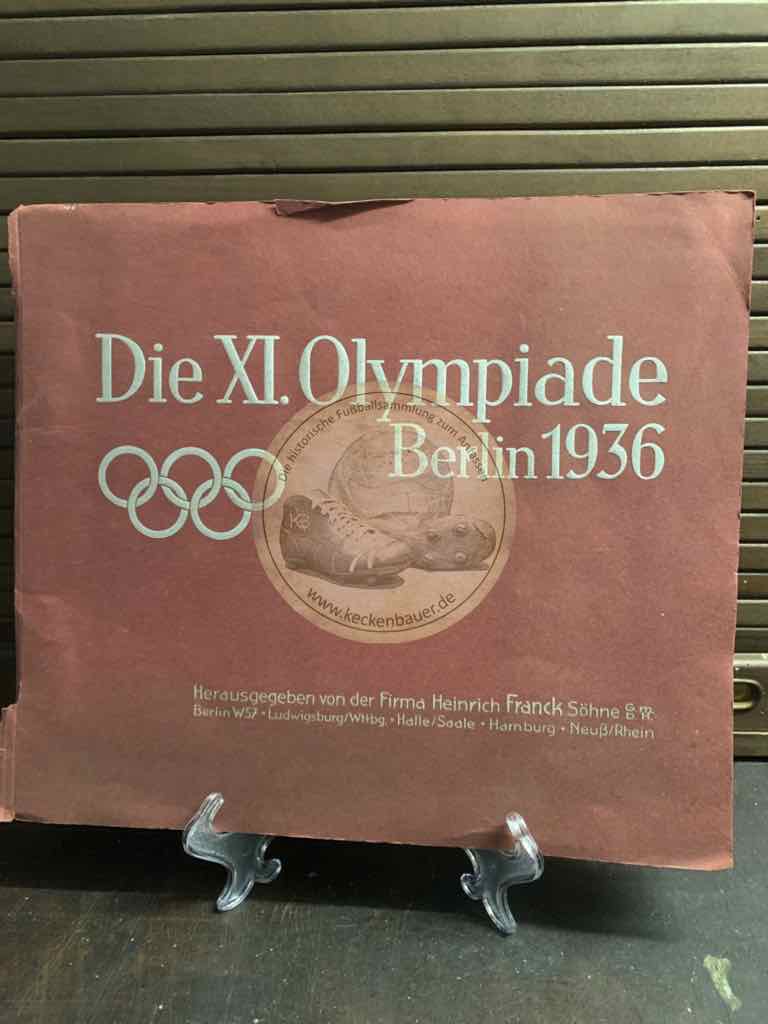 Sammelbuch der XI. Olympiade in Berlin aus dem Jahr 1936