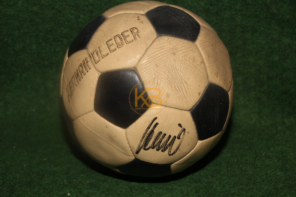 Alter Lederball mit dem original Autogramm von ? wer kann helfen?