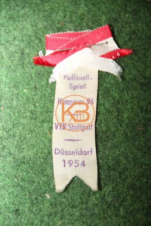 Spielnadel vom Qualifikationsspiel zwischen Hannover 96 gegen den VFB Stuttgart für das Finale um die Deutsche Meisterschaft