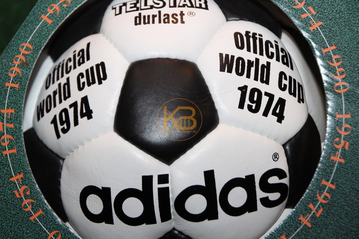 Original Weltmeisterball Telstar durlast der WM 1974 in Deutschland von Adidas, Deutschland wurde Weltmeister.